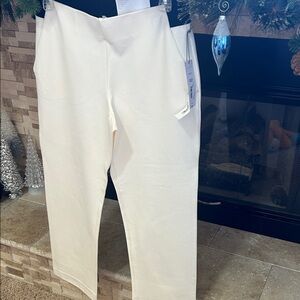 Liz Claiborne Off-White Ankle Pants